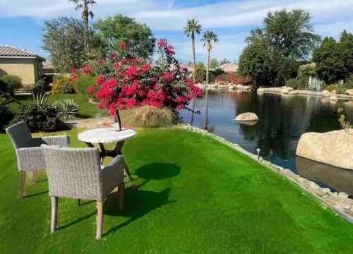 Country club Home with Lakeside Views Golf