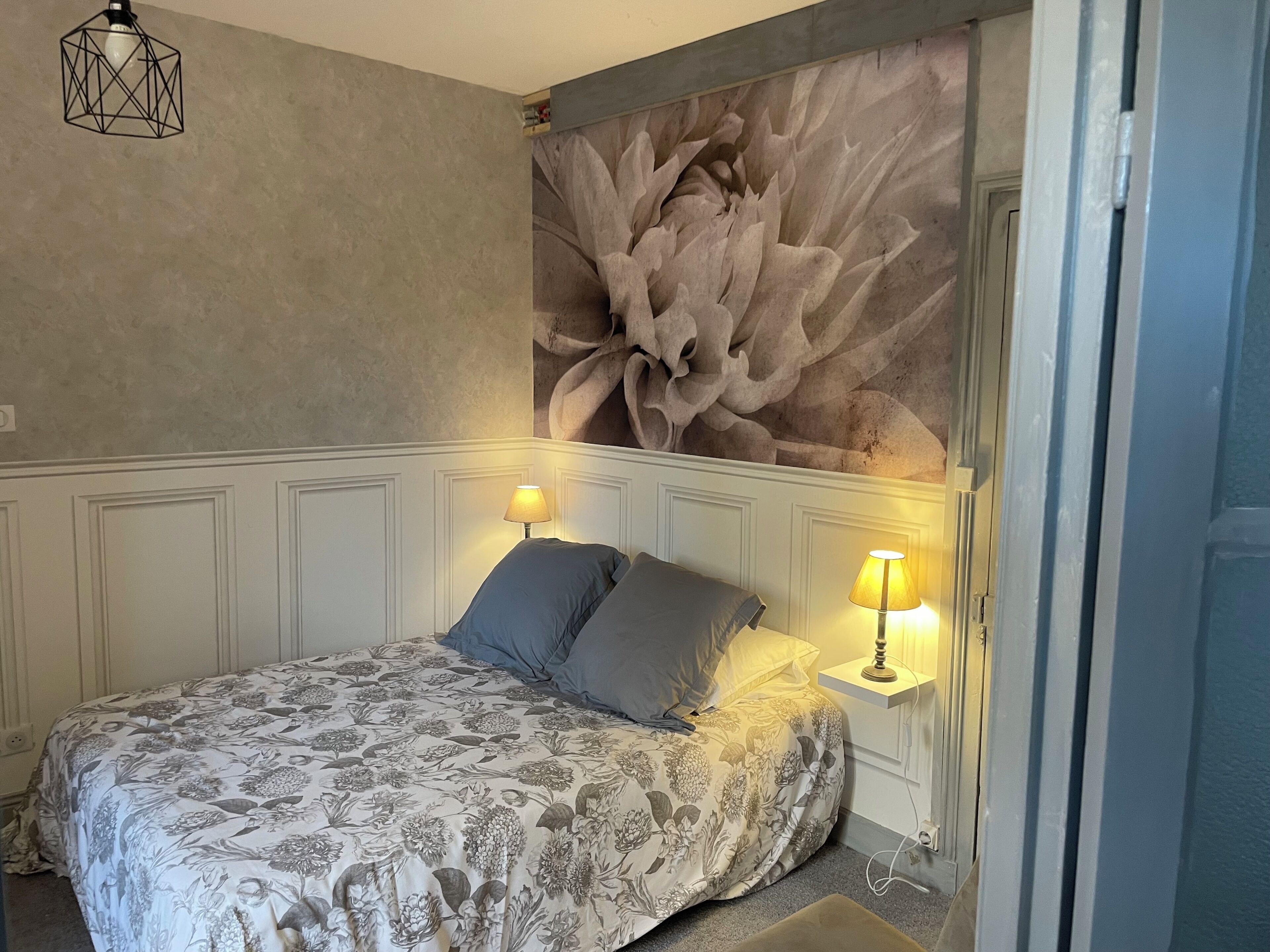 6 bedrooms, iron/ironing board, Internet, bed sheets