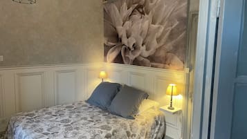 6 bedrooms, iron/ironing board, Internet, bed sheets