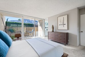 Iron/ironing board, WiFi, bed sheets - Mid-Mod Krisel Getaway Walkable on El Paseo (Palm Desert)