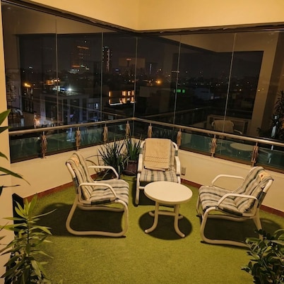 Modern 2BR Apartment in Clifton Family Friendly environment near beach and mall