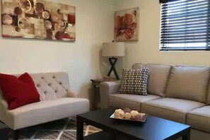 TV - One Bedroom Central to Studios walk to NoHo West (Los Angeles)