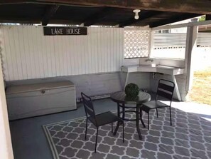Outdoor dining - One Bedroom Central to Studios walk to NoHo West (Los Angeles)