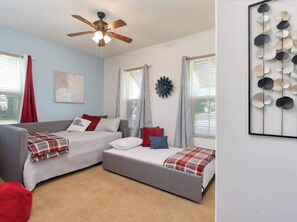 Iron/ironing board, WiFi, bed sheets - Matthau Magic-Pickleball, Golf, Walk to Festivals! (Indio)