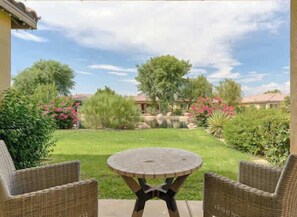 Outdoor dining - Paradise Golf Pools Home in the Desert (Indio)