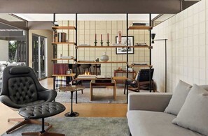 TV, fireplace, offices - Hugh Kaptur Hideaway Villa (Palm Desert)