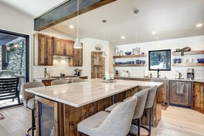 Private kitchen - Modern Mountain Luxury Home w/ Hot Tub, Views, 3BR, Fireplace in Angel Fire. (Angel Fire)