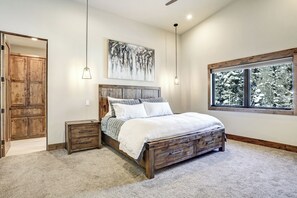 Room - Modern Mountain Luxury Home w/ Hot Tub, Views, 3BR, Fireplace in Angel Fire. (Angel Fire)
