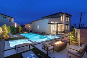 Pool - 4 Bedroom Luxury Estate With Pool, Spa, & Firepit (Bermuda Dunes)