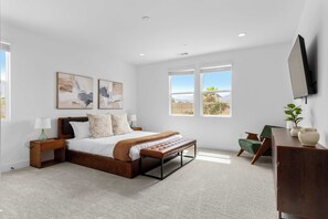 4 bedrooms, WiFi, bed sheets - 4 Bedroom Luxury Estate With Pool, Spa, & Firepit (Bermuda Dunes)