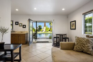 TV, fireplace - Relaxing Retreat in South Palm Desert (Palm Desert)