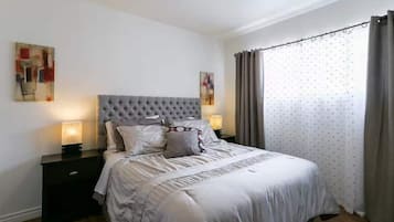 Iron/ironing board, travel crib, WiFi, bed sheets