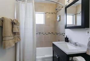 Dusche, Haartrockner, Shampoo
