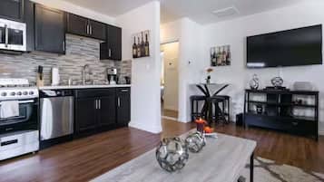 Fridge, microwave, stovetop, dishwasher