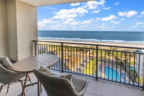 Outdoor dining - Ocean Forest Plaza 1006 (Myrtle Beach)