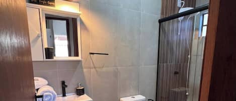 Premium Studio, Air conditioning | Bathroom | Shower, hair dryer, towels, toilet paper
