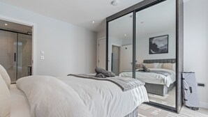 1 bedroom, iron/ironing board, WiFi, bed sheets - Modern Luxury 1-Bed Apartment London (2 minutes away from station) (Barnet)