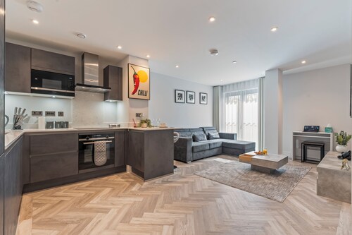Modern Luxury 1-Bed Apartment London (2 minutes away from station)