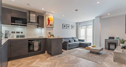 Modern Luxury 1-Bed Apartment London (2 minutes away from station)
