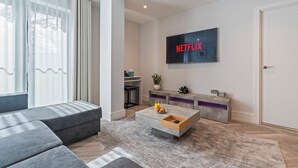 TV - Modern Luxury 1-Bed Apartment London (2 minutes away from station) (Barnet)