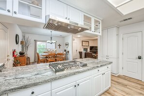 Interior - Bass Lake Retreat w/Pool /Spa Near Yosemite & Lake (Bass Lake)