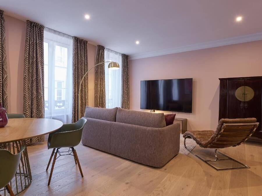 Apartamento Confort | Zona de estar | Una Smart TV