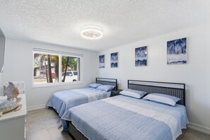4 bedrooms, iron/ironing board, free WiFi, bed sheets - The Blue Vacation, a house with Pool in Citrus Area in Tampa (Tampa)