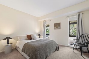4 bedrooms, iron/ironing board, internet