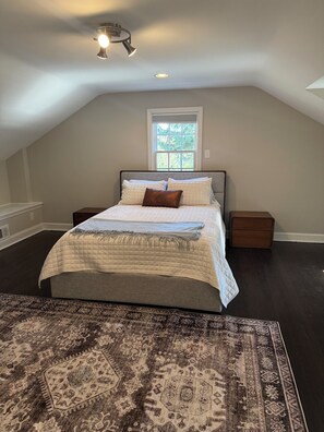 4 habitaciones, tabla de planchar con plancha, wifi y ropa de cama