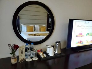 1 bedroom, iron/ironing board, free WiFi, bed sheets - Bask in Indian Ocean Views from a Bright & Spacious Seaside Room (Fujairah)