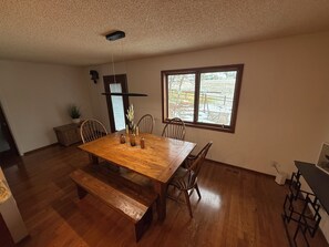 Dining - Charming Spacious Home- Close to the USAFA & Ford Amphitheater (Colorado Springs)