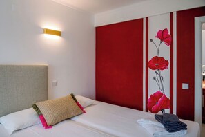 3 chambres, coffre-fort, fer et planche à repasser