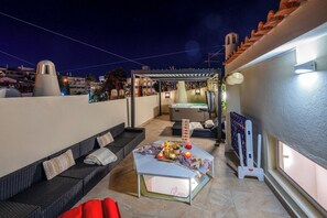 Terrace/patio - 👀It's winking at you... isn't it?👀2Jacuzis•Rooftop-AirHockey-GlamRoom-Insta-Ready (Albufeira)