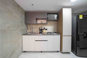 Private kitchen -  5-bedroom Combo apartment in lleras Medellín with AC (Medellín)