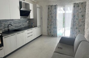 Interior - Completely renovated house with garden surrounded by pine forest, facing the sea (Matta E Peru)
