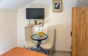 2 slaapkamers, een strijkplank/strijkijzer, gratis wifi