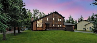 Lovely 3-bedroom house in the heart of Soldotna, minutes from the Kenai River.