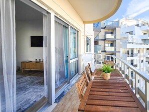 Outdoor dining - Apartment Praia da Rocha Walk to Beach Safira V (Portimão)