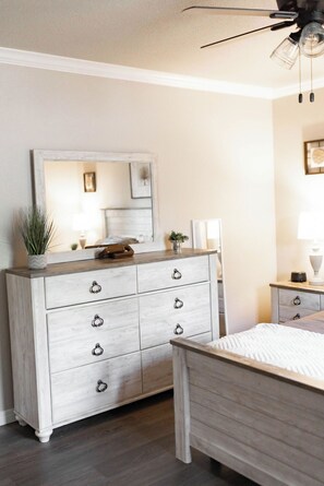 3 bedrooms, WiFi, bed sheets - Cozy Lake Escape: Unwind with Stunning Lake Views in New Eucha. (Eucha)