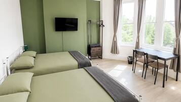 6 bedrooms, iron/ironing board, Internet, bed sheets