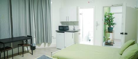6 bedrooms, iron/ironing board, Internet, bed sheets