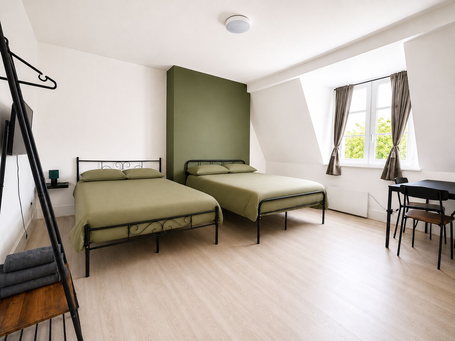 6 bedrooms, iron/ironing board, Internet, bed sheets