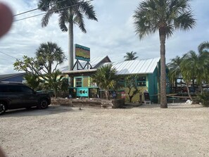 Property grounds - The Salty Anchor - St. James City (Saint James City)