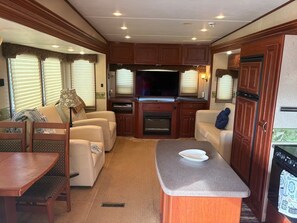 Living area - The Salty Anchor - St. James City (Saint James City)