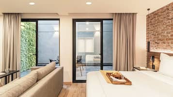 Executive King Suite Terrace | In-room safe, desk, laptop workspace, free WiFi