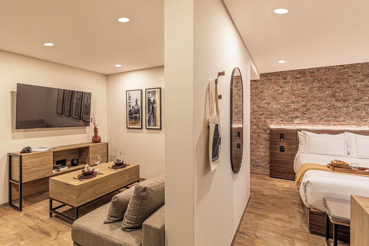 Signature Queen Suite Street View
