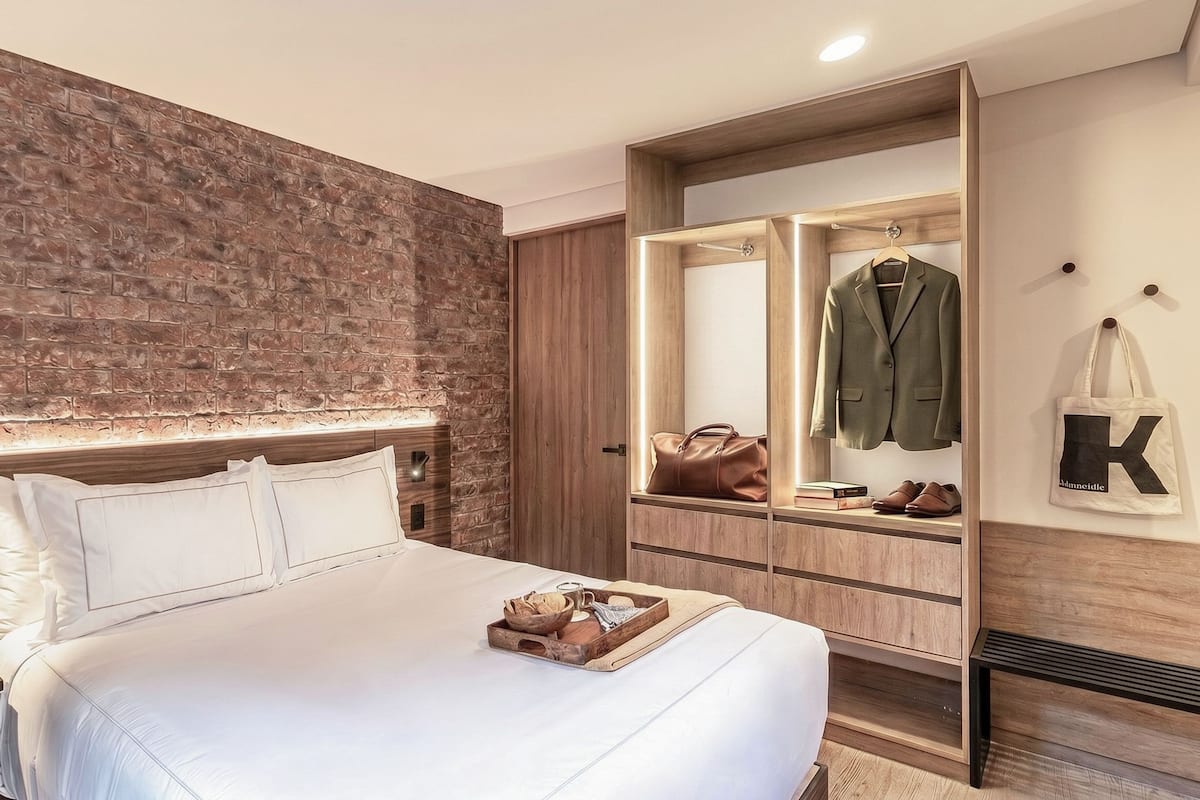 Deluxe King Suite