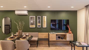 Executive King Suite Terrace | Living area