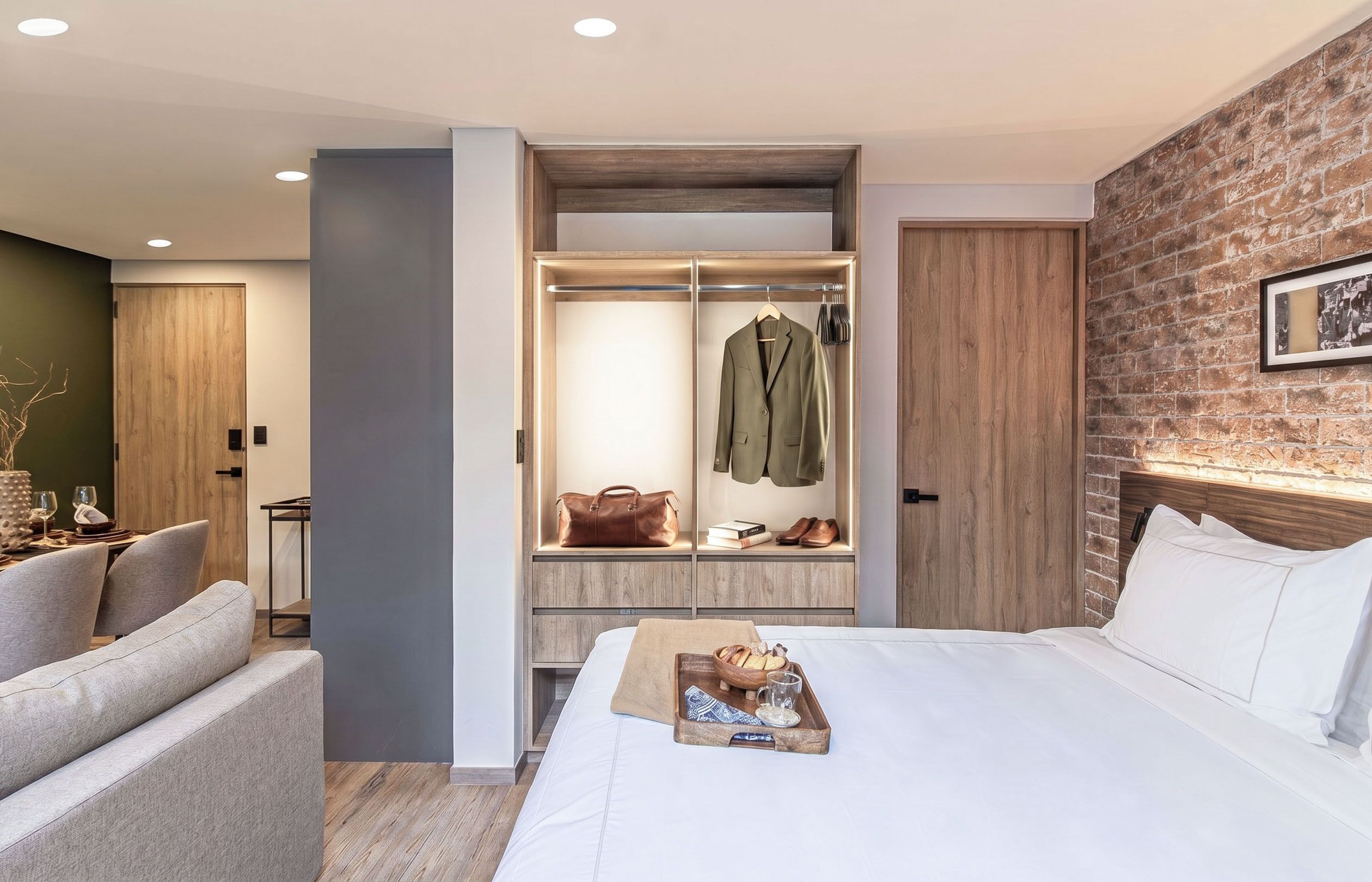 Departamento Prestigio, balcón | Caja de seguridad en la habitación y escritorio 