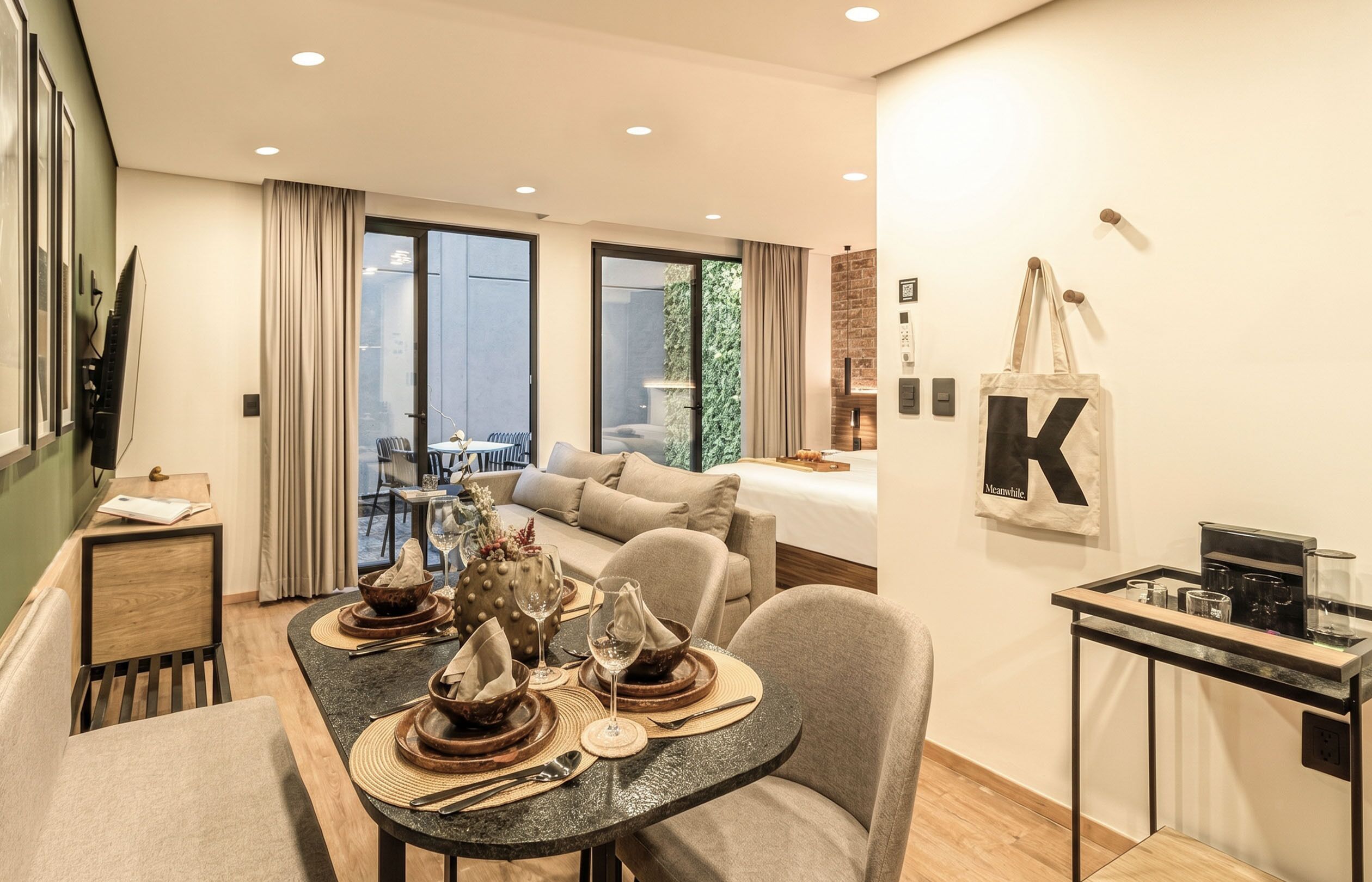 Executive King Suite Terrace | In-room dining